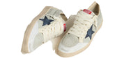 Golden Goose Ball Star Uomo in suede grigio con stella in nabuk blu e talloncino in pelle laminata