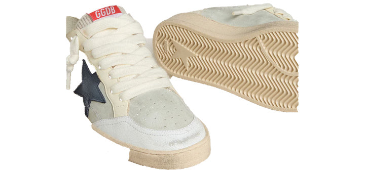 Golden Goose Ball Star Uomo in suede grigio con stella in nabuk blu e talloncino in pelle laminata